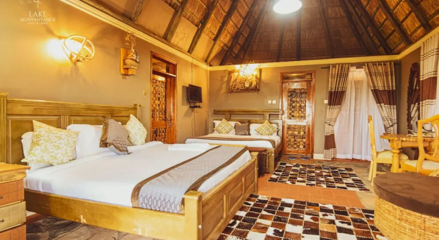 Четырёхместный номер Standard Lake Munyanyange Caves Lodge
