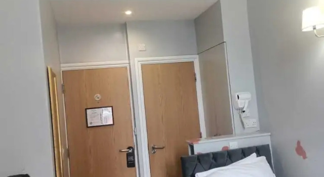 Трёхместный семейный номер Standard Coronation Hotel