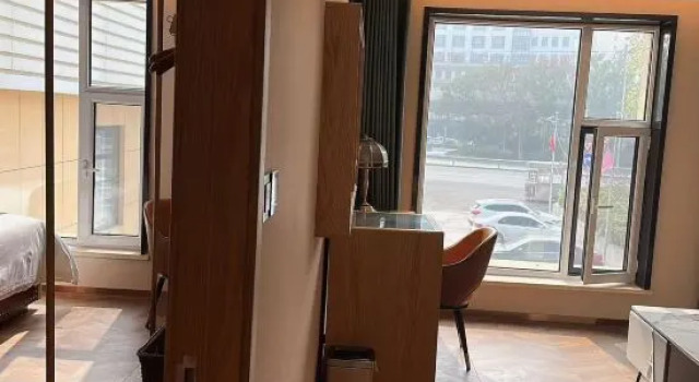 Люкс Deluxe James Joyce Coffetel Hotel (Tianjin Dongli Kaifaqu Subway Station)