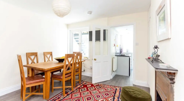 Beautiful 2-bedroom Flat in a Victorian House, Boek Hotel Hotels in Cambridge met parkeren, Parkeren