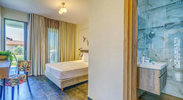 Полулюкс Miroes Suites