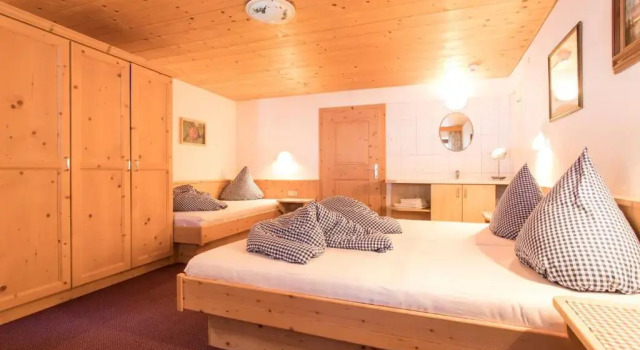 Ferienhof Haderlehn, Rezerwuj Hotel Hotele w Tyrol z parkingiem, Parking