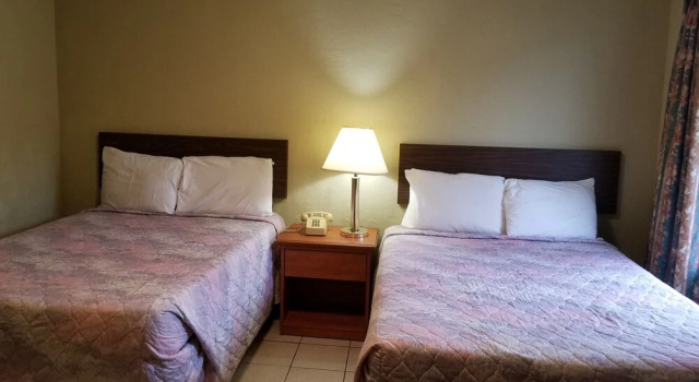 Четырёхместный номер Standard Quick Stop Motel
