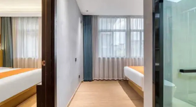 Люкс Yuyuan International Hotel (Yiwu Suxi Heart Suxi Night Market Store)