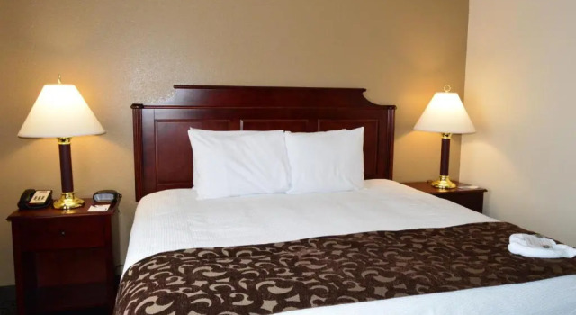 Люкс Deluxe FairBridge Inn Express Dillon