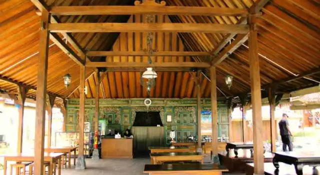 Saygon Hotel, Book Hotel Hotels in East Java with a Pool, Swimming Pool