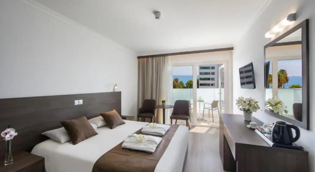 Двухместный номер Superior Side Sea View Kapetanios Limassol Hotel