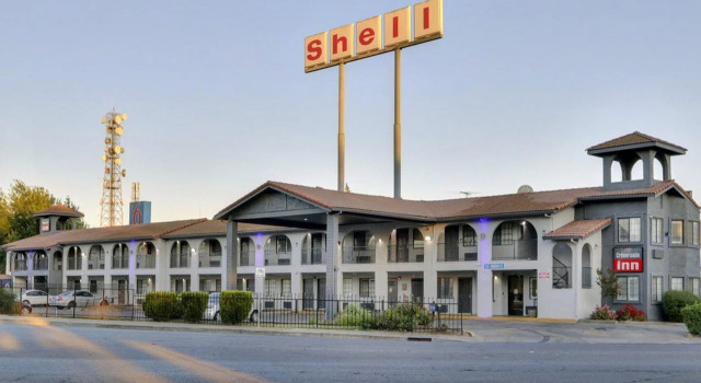 Crossroads Inn - Downtown Sacramento