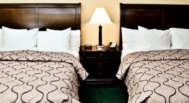 Четырёхместный номер Standard Pacer Inn & Suites Motel