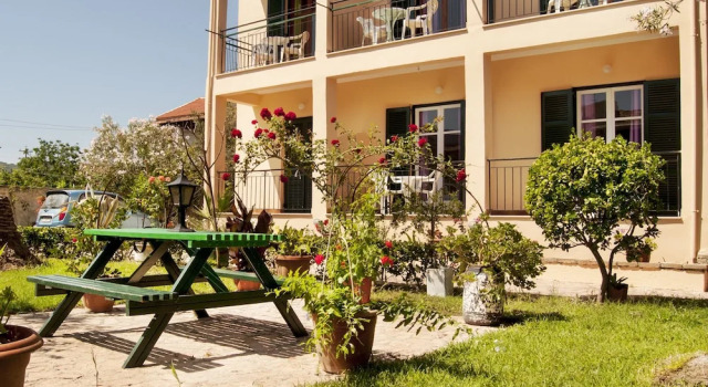 Maria's Apartments