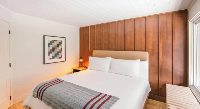 Люкс Historic Rocky Waters Inn, A Small Luxury Hotel