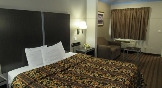 Номер Standard Camelot Inn & Suites Highway 290 NW Freeway