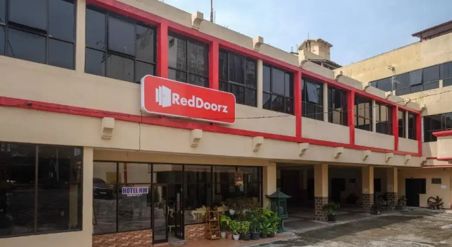 RedDoorz @ H&W Hotel Solo