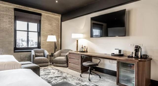 Четырёхместный номер Superior Bottleworks Hotel