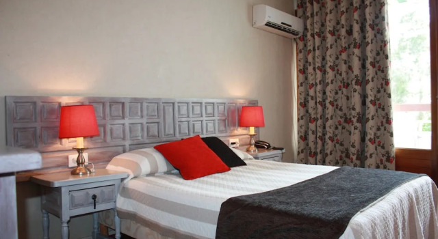 Номер Comfort с балконом и с красивым видом из окна B&B Hotel Amélie les Bains
