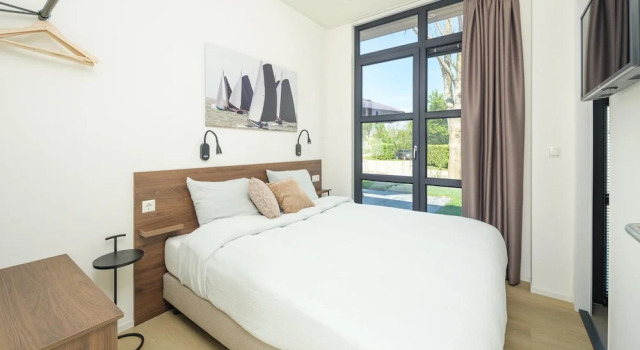Lakeside Luxury Villa With Ensuites, Prenota Villa Ville a Frisia, Villa