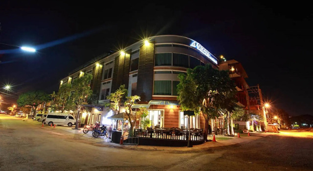 Seasons Riverside Hotel
