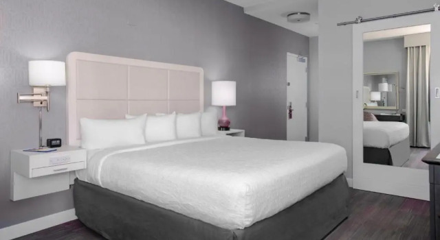 Двухместный номер с холодильником Hotel Continental Miami Beach, Tapestry Collection by Hilton