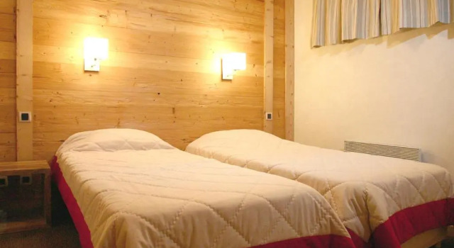 Кровать в общем номере с 3 комнатами Vacancéole - Résidence Cortina