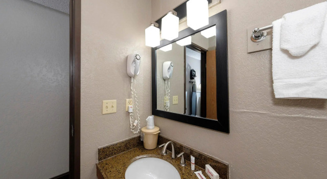 Четырёхместный номер Deluxe Red Roof Inn Culpeper
