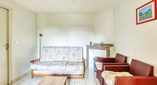 Maison de 2 chambres avec jardin clos a Puycelsi, Book Hotel Hoteller i Puycelci med parkering, Parkering