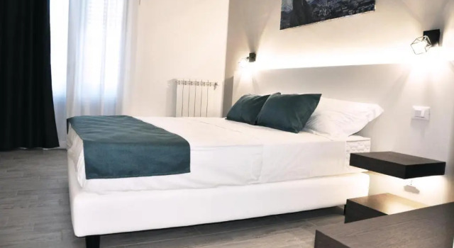 Leone Suite Apartments