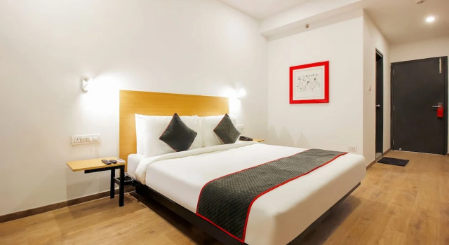 Oyo Townhouse 151 H Square, Rezerwuj Hotel Upal 