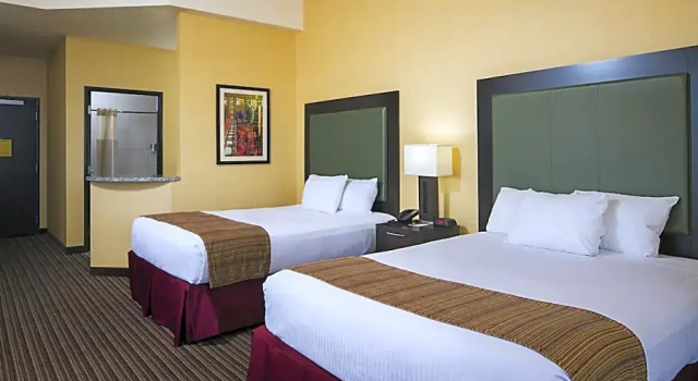 Четырёхместный номер Standard Eastside Cannery