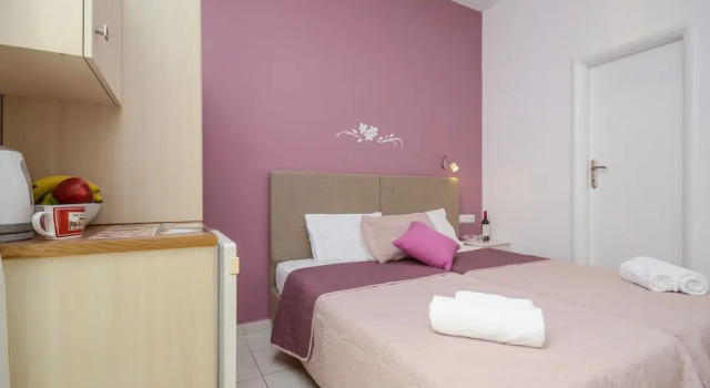Двухместный номер Deluxe с балконом Panormos Hotel and Studios