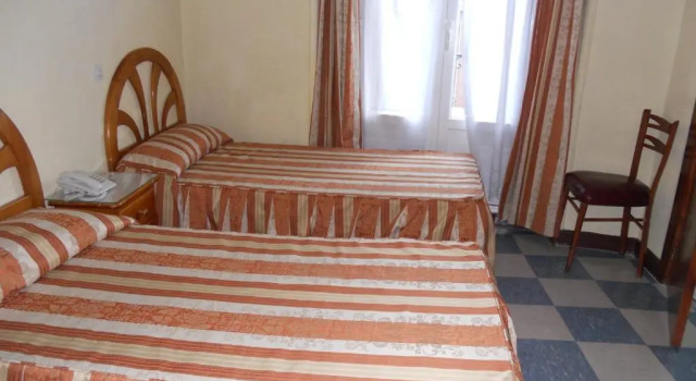 Трёхместный номер Standard Hostal La Perla Asturiana