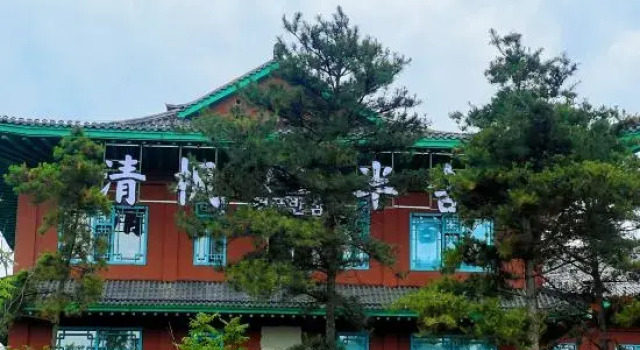 Qingfeng·Banshe Smart Folk Hotel(Chaoxianzu Folk-custom Garden), Prenota Hotel Hotel a Yanbian con parcheggio, Parcheggio