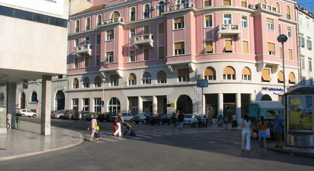 Rooms Center