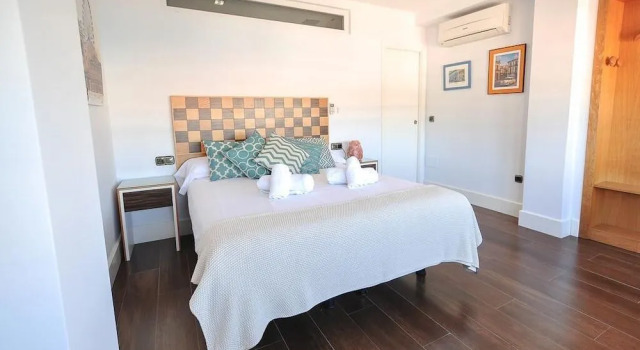 Beach Malagueta by Caleta Homes, Забронировать Отель Отели Малаги 4 звезды, рядом с Музей Кармен Тиссен, 4*