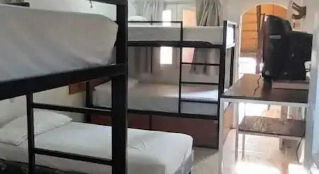 Кровать в общем номере Hotel Royal Chateau
