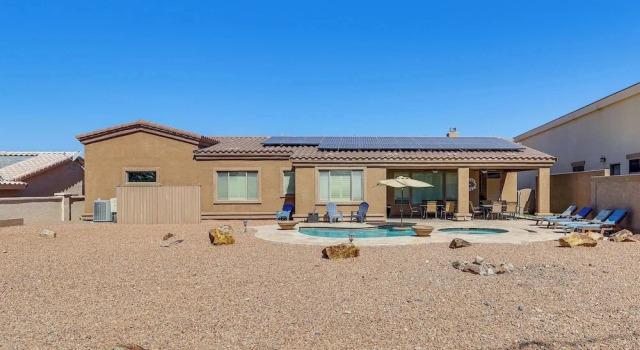 Ultimate Havasu Escape: Spacious 4BR 2 King Suites