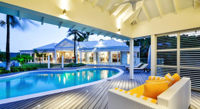 Whitehaven Luxury 5 Bedroom 5 Bathroom House Ocean View With 2 Golf Bu, Забронировать Отель Отели Острова Гамильтон с парковкой, Парковка