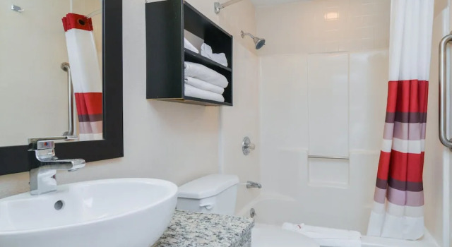 Двухместный номер Deluxe Red Roof Inn PLUS+ & Suites Guilford