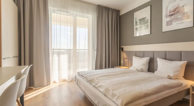 Люкс Comfort с балконом RentPlanet - Apartamenty Wolska