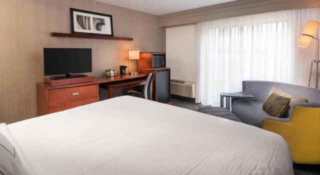 Номер Standard Courtyard by Marriott New Haven Orange