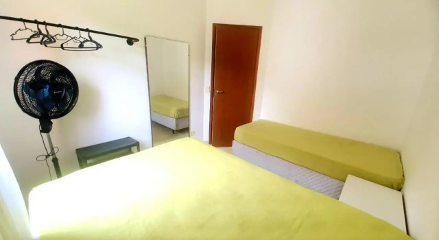 Lindo apto com 3 quartos, apenas 1 quadra da praia das Toninhas, Забронировать Отель Отели Убатуба с парковкой, Парковка