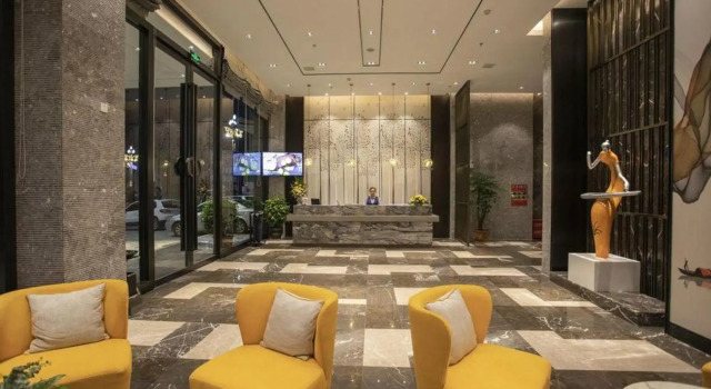 Ruiling Hotel (Kaili Huancheng East Road), Rezerwuj Hotel Hotele w Qiandongnan z parkingiem, Parking