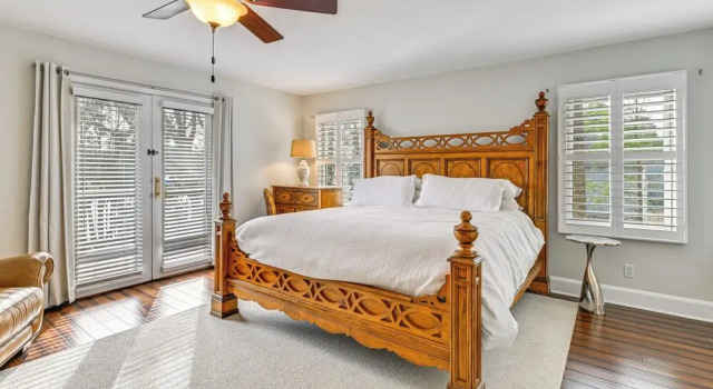 Boat Dock & Game Room: Waterfront Lake Norman Gem, Забронировать Дом для отпуска Коттеджи Мурсвилл, Коттедж