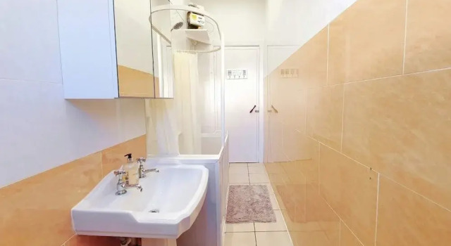 Апартаменты Spacious Apartment In Glasgow