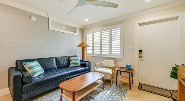 Upscale Naples Condo w/ Pool Access: Walk to Pier!, Забронировать Апартаменты/квартира Нейплс Southwest Florida, рядом с Palm Cottage
