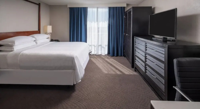 Люкс c 1 комнатой Sheraton Suites Fort Lauderdale at Cypress Creek