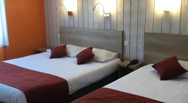 Трёхместный номер Standard Brit Hotel des Halles