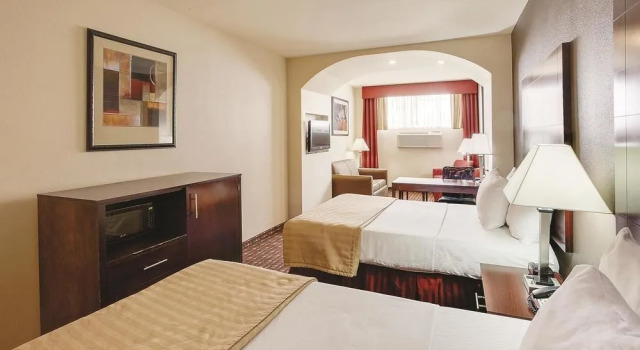 La Quinta Inn & Suites JFK Airport, Book Hotel South Ozone Park New York State