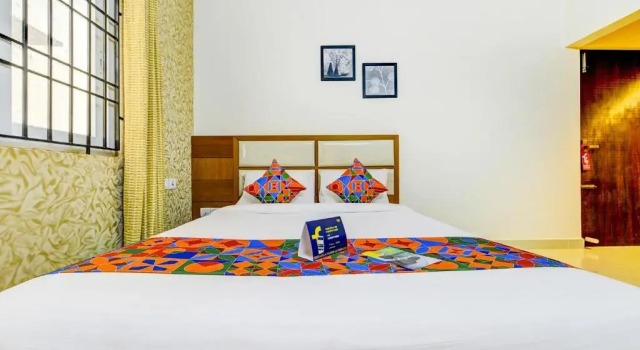 Номер Deluxe FabHotel Sky Bay Residency