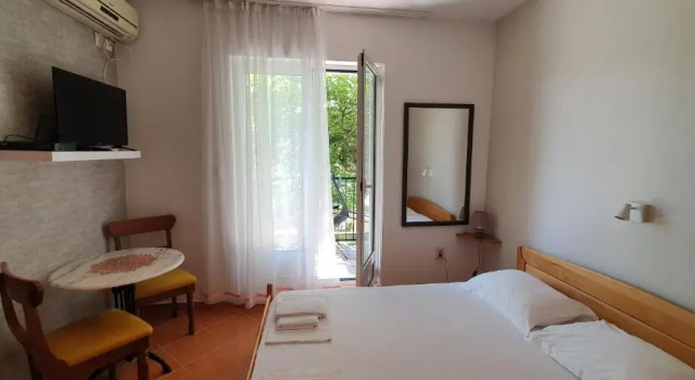 Студия с видом на сад LAV Apartments