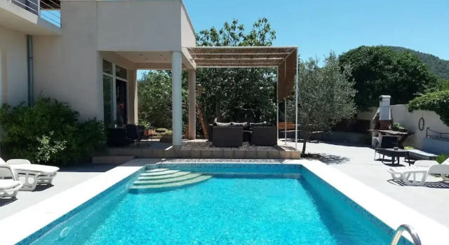 Apartments Villa Dona -Two Bedroom Apartment with Shared Swimming Pool, Prenota Appartamento Hotel a Croatian Islands con piscina, Piscina